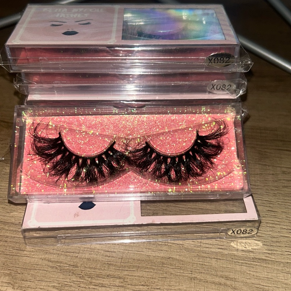 Fake lashes